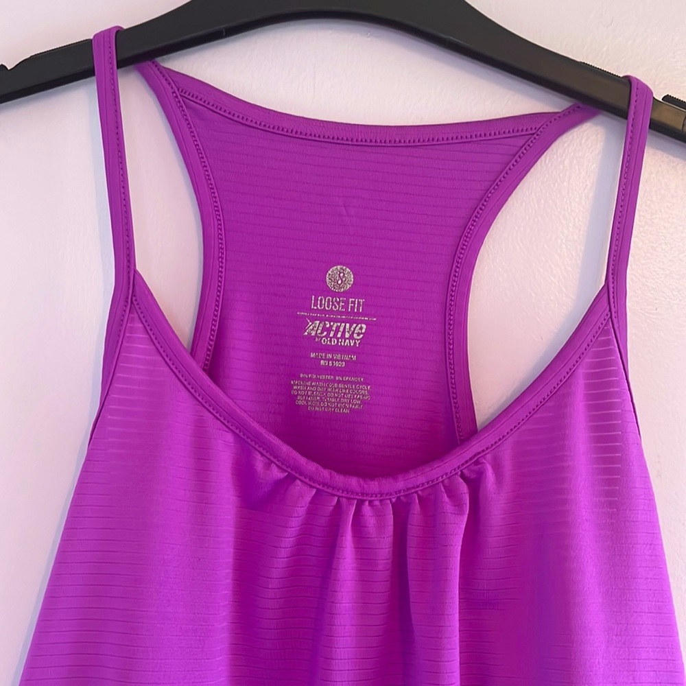 Old Navy Size M workout tank - Picture 2 of 3